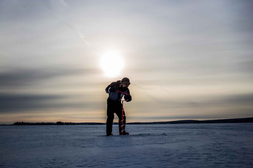 Picture 2 for Activity Levi: Ice Fishing on a Frozen Lake