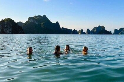 Private Canoe Tour: Kayaking, Swimming- Admire Halong from Cat Ba