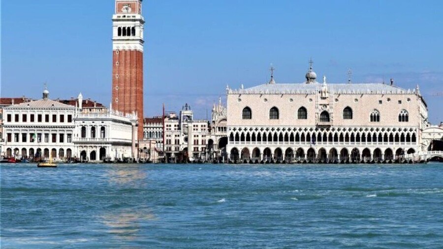 From Punta Sabbioni traghetto to Venice and Return