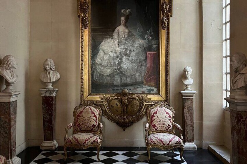 Versailles Palace and Marie Antoinette's Estate Private Tour