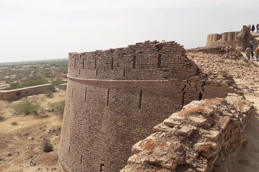 Derawar Fort, Cholistan Desert, Uch, Multan & Harrapa 6 Days FB 