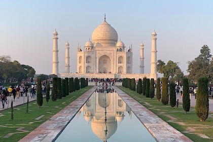 Private Overnight Tour of Tajmahal and Agra with Commercial Return Flights