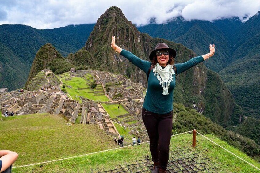 2-Day Tour to the Sacred Valley and Machu Picchu with Lunch from Cusco