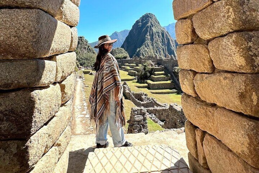 From Cusco - 2-Day Tour to the Sacred Valley and Machu Picchu with Lunch