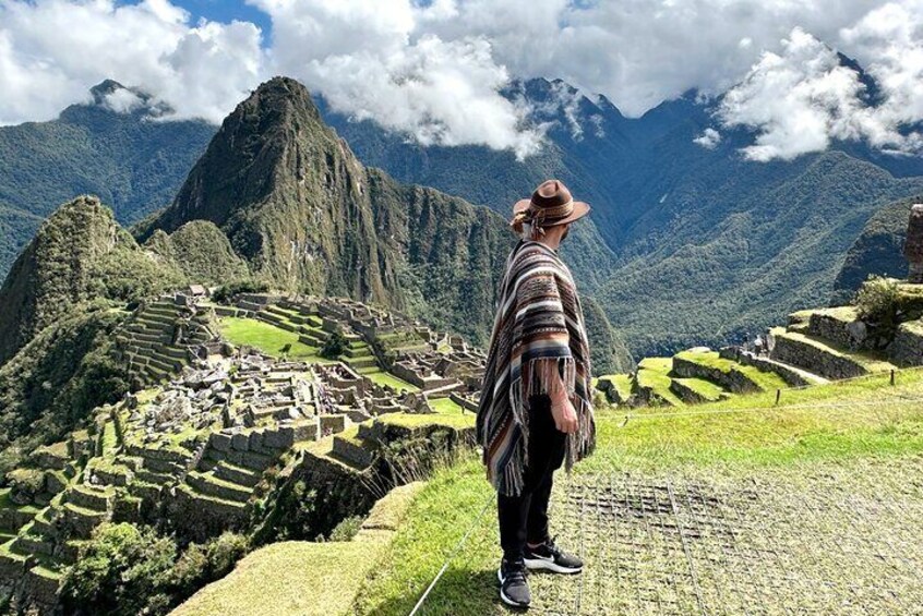 From Cusco - 2-Day Tour to the Sacred Valley and Machu Picchu with Lunch