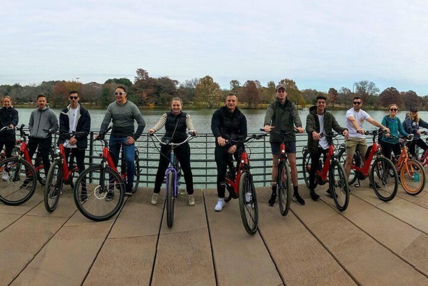 Birthday fun is in the air! No better way to see the city with your friends and family then on an e-bike. And dont worry, everyone can keep up too!