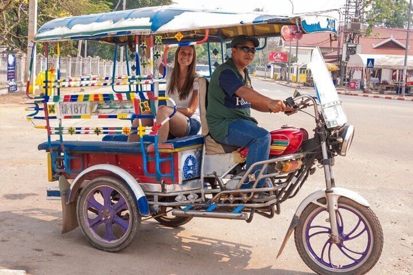 Tuk tuk Vientiane_BCfamilyTour.com