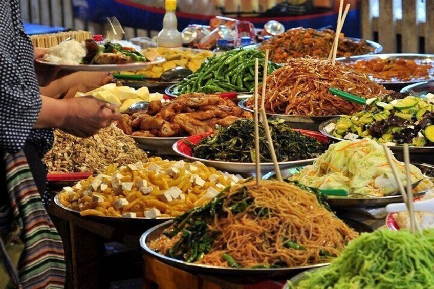 Vientiane Cuisine & Culture: The Hungry Tuk Tuk - All-Inclusive 