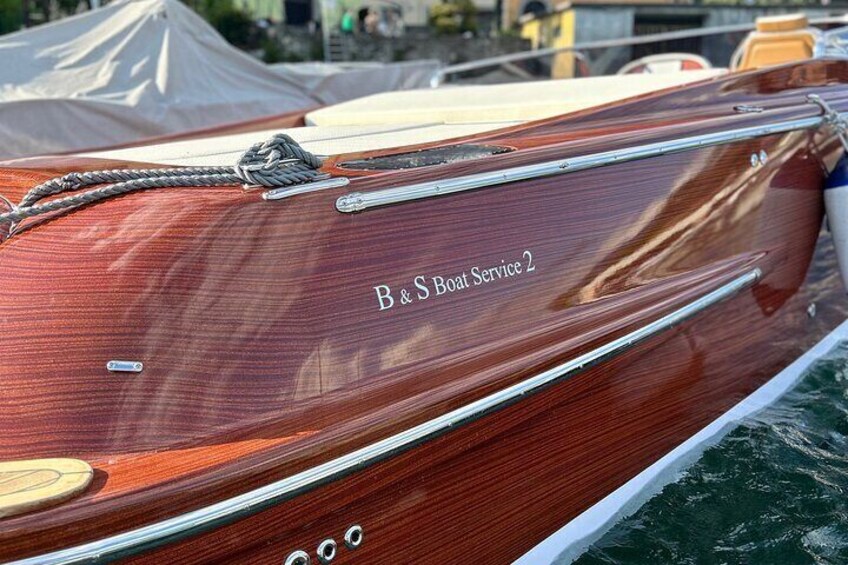 2H Private wooden boat tour on Lake Como