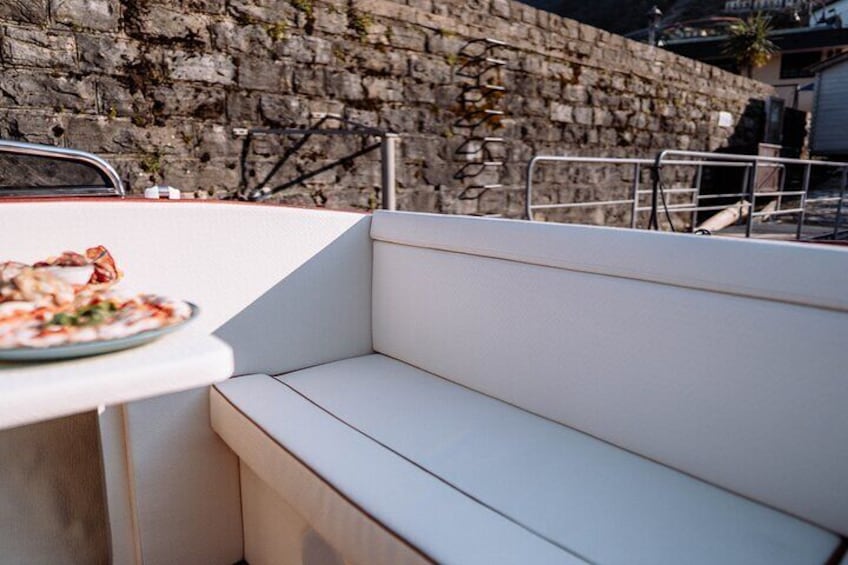 Private wooden boat tour on Lake Como