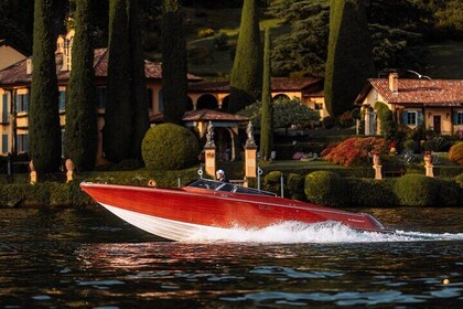 Private wooden boat tour on Lake Como