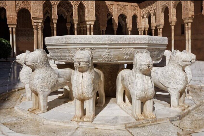 Discover the Alhambra in its entirety: Audio guide with Nasrid Palaces