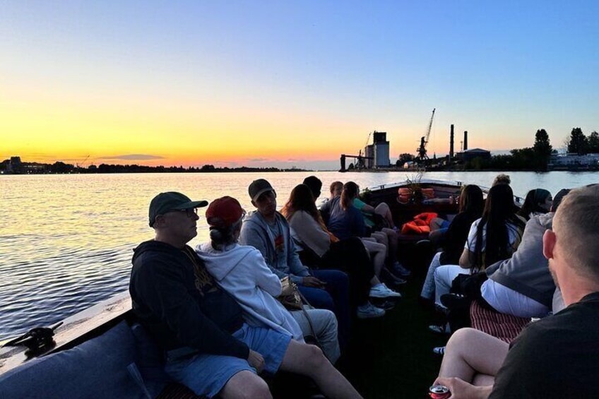 Riga: Evening/Sunset Boat Tour with Welcome Drink