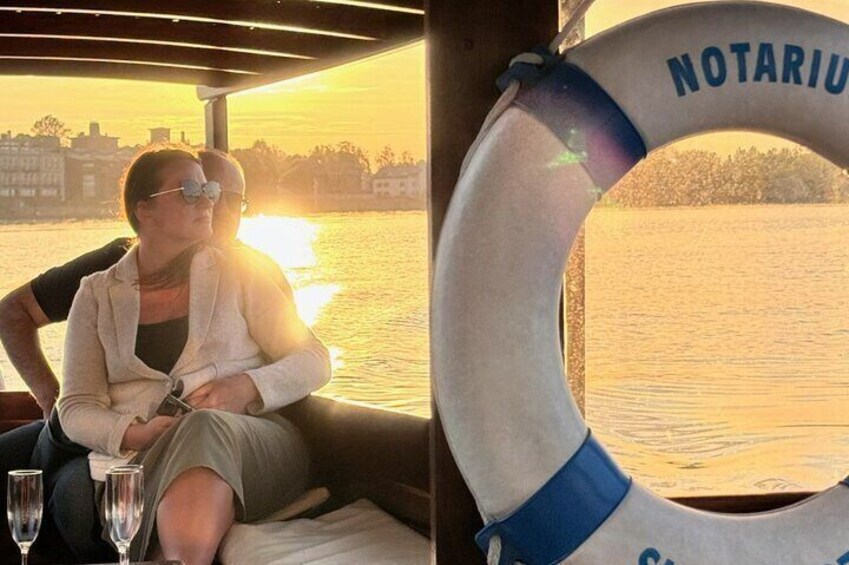 Riga: Sunset Boat Tour with Welcome Drink (apx. 1 h)