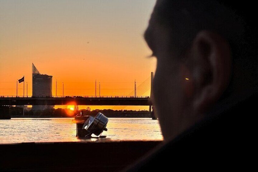 Riga: Sunset Boat Tour with Welcome Drink