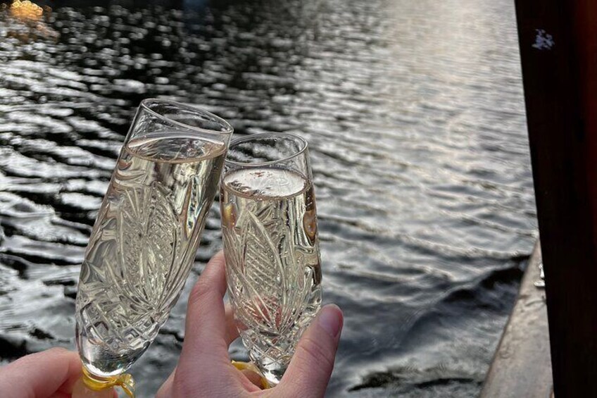 Evening Boat Tour with Welcome Drink in Riga