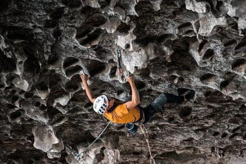 4-Hour Small Group Rock Climbing Tour in Yangshuo