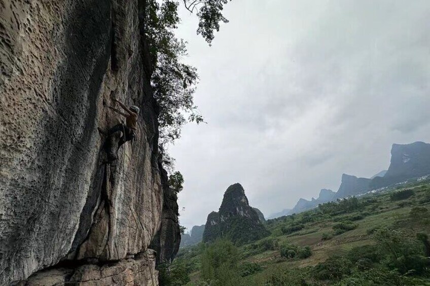 4-Hour Small Group Rock Climbing Tour in Yangshuo