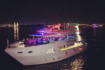 Fiesta en barco con cena, espectáculo y danza del vientre en Sharm el Sheik...