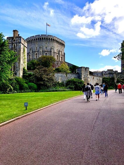 Windsor Castle and Buckingham Palace Full-Day Tour