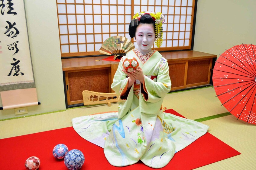 Kyoto: Meet-&-Greet, Maiko Show & Experience For All