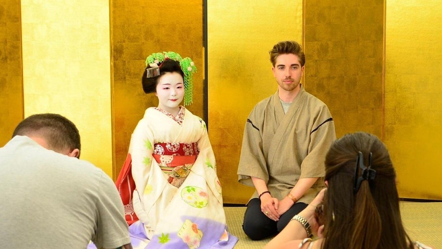 Kyoto: Meet-and-Greet, Maiko Show and Experience
