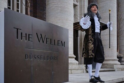 Düsseldorf Old Town: Historical costume tour with Jan Wellem