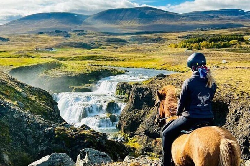 Short Riding Tour with Eye-Catching Photos at Waterfall