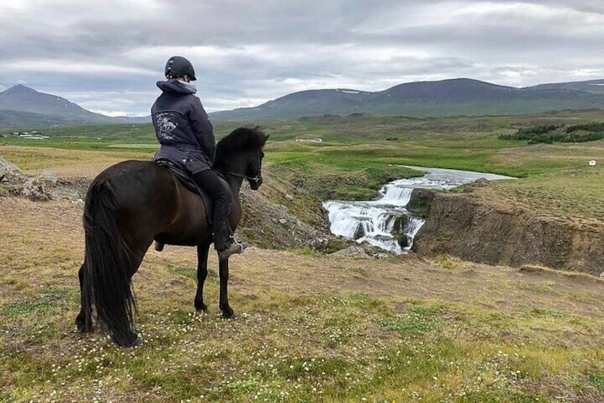 Short Riding Tour with Eye-Catching Photos at Waterfall