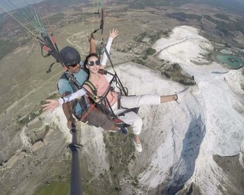 Pamukkale: Tandem-paragliding med udsigt til det gamle Hierapolis