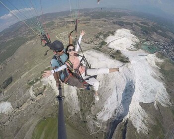 Pamukkale: Tandem paragliding med utsikt over det gamle Hierapolis