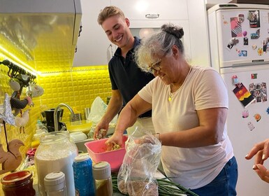 Istanbul: Vegan/Vegetarian Cooking Class with Locals at Home