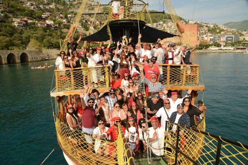 Picture 19 for Activity Alanya: Pirate Trip with Lunch and Unlimited Drinks