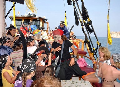 Alanya: Pirate Trip with Lunch and Unlimited Drinks