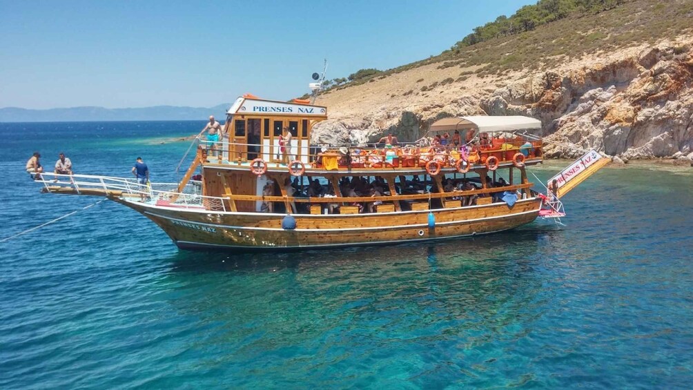 Didim/Altinkum: Lazy Day Boat Trip w/BBQ Lunch