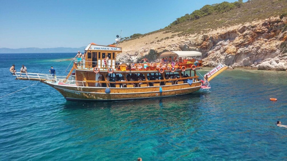 Didim/Altinkum: Lazy Day Boat Trip w/BBQ Lunch