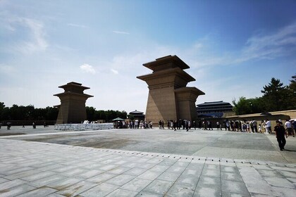 Shaanxi History Museum Qin-Han Division English guide service