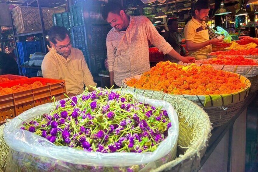 Mumbai by Dawn: Market Tour of Flowers, Fish, and More