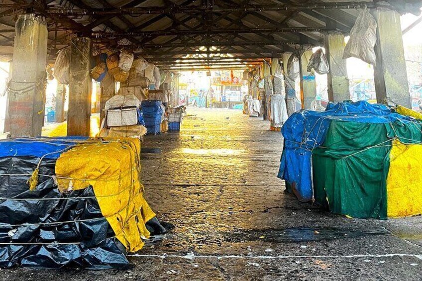 Private Mumbai at Dawn Early Morning Markets and Temples Tour