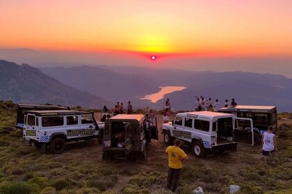 Kappadokia 4WD Jeep Safari (auringonnousu tai auringonlasku + kuljetus)