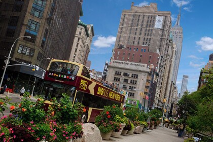 Entrée de l’Empire State Building et New York Hop-On Hop-Off Open-Top Bus T...