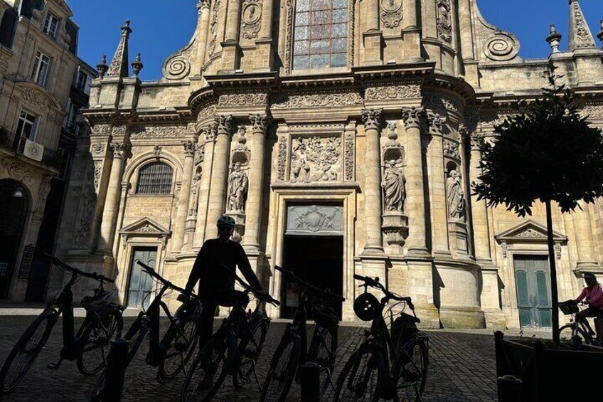 The Best of Bordeaux: E-Bike Tour with Pétanque & Appetizers