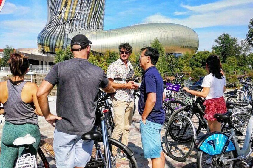 E-Bike Tour with Petanque & Appetizers in Bordeaux