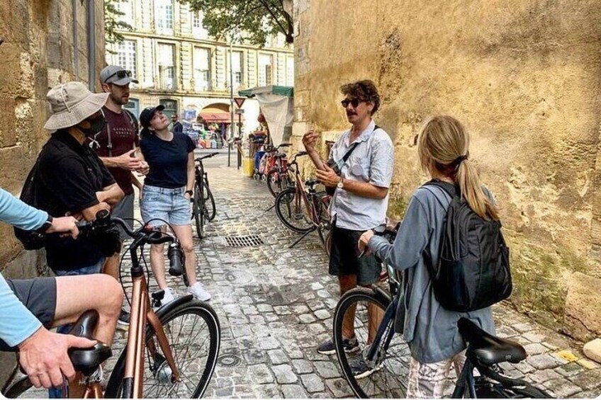 E-Bike Tour with Bocce Ball & Appetizers in Bordeaux