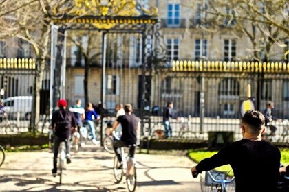 The Best of Bordeaux: E-Bike Tour with Pétanque & Starters