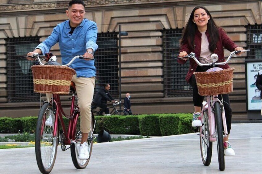 Bike adventure through the Historic Center of Mexico City