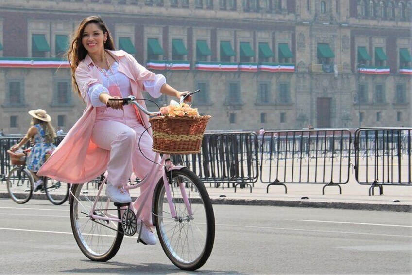 Bike adventure through the Historic Center of Mexico City