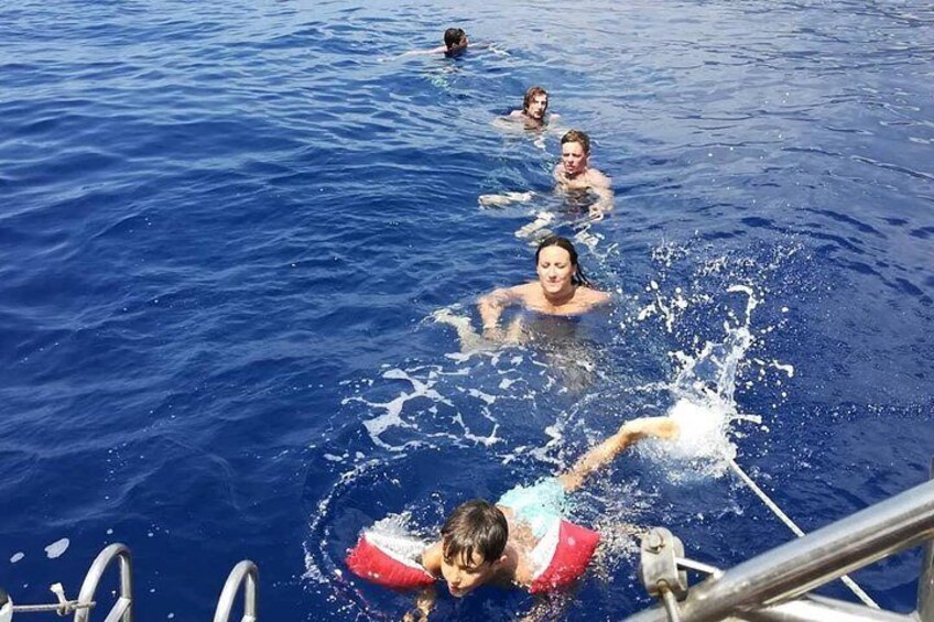 Unique experience ... Pull yourself from the boat during the excursion