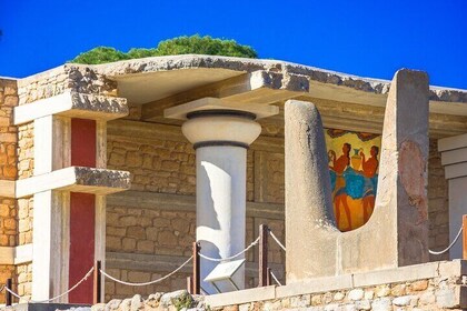 Private Excursion to the Magnificent Palace of Knossos