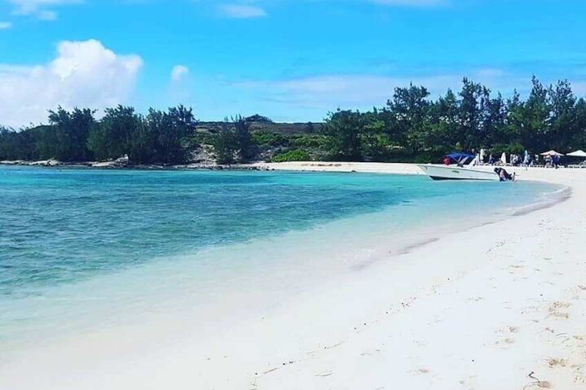 Private Speed Boat to Illot Gabriel, Coin de mire & Flat island 